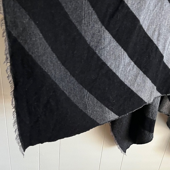 Eileen Fisher Black and Light Gray Wool Office Winter Poncho Wrap Kimono Shawl - Picture 9 of 15